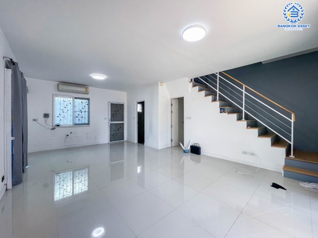 *****ทาวน์เฮ้าส์มือสองย่านนนทบุรี ม.พลีโน่ ปิ่นเกล้า-วงแหวน หลังมุม! คุณภาพระดับ AP เนื้อที่กว้างขวางถึง 30.3 ตร.ว. ฟังก์ชัน 3 ห้องนอน 2 ห้องน้ำ 2 ที่จอดรถ สภาพดี พร้อมเข้าอยู่ บนทำเลเดินทางสะดวก เชื่อมต่อหลายเส้นทาง ใกล้จุดทางด่วน "ศรีรัช" ห้ามพลาด!